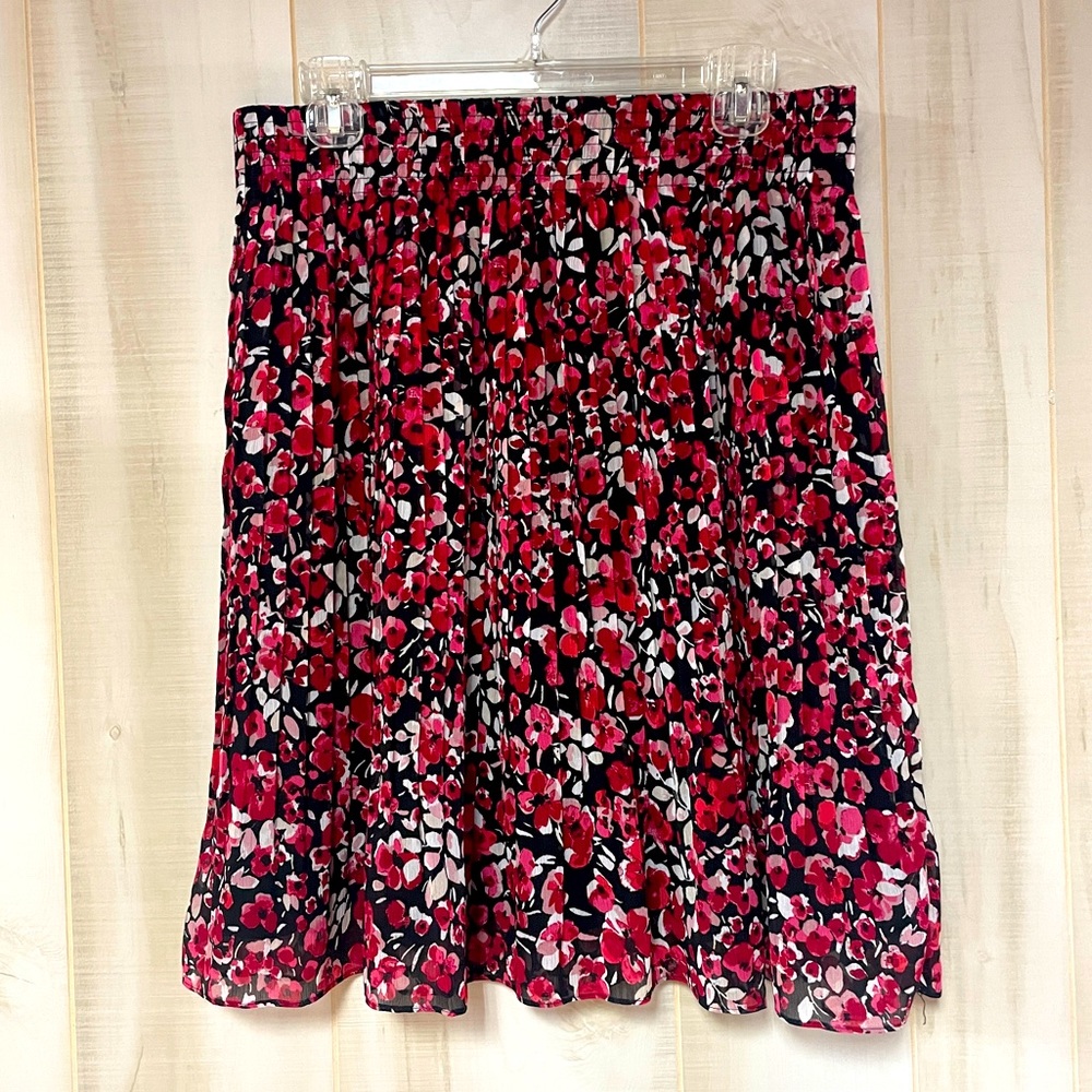 White House Black Market Black Red Floral Full Pleated Skirt Sz M